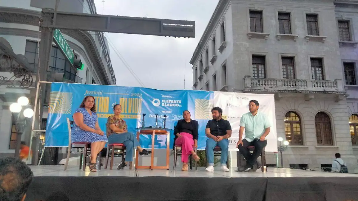 En pleno evento de salud mental, mujer alza la voz y pide ayuda Mariela Macay